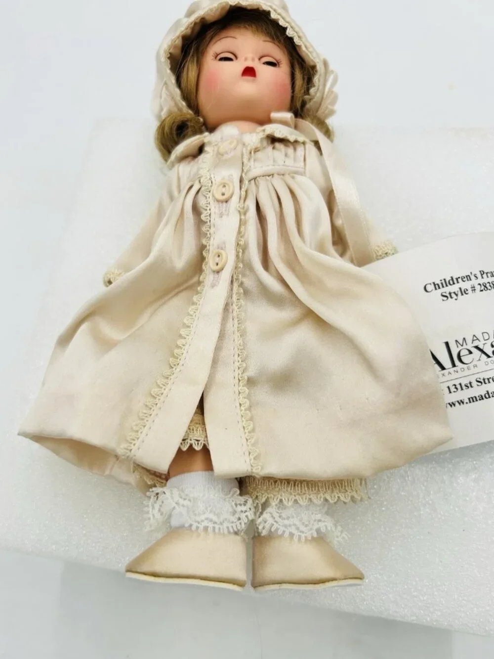 MADAME ALEXANDER Children's Prayer 28385 Satin Nightgown and Bonnet